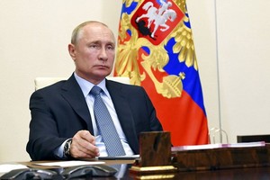 圖為6月19日俄羅斯總統普京在莫斯科的官邸出席視像會議。（圖源：AP）