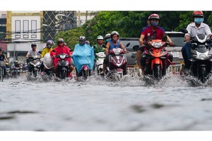 舊邑郡阮文魁街雨後受淹。