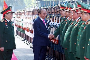 阮春福總理會見國防部各將領。（圖源：越通社）