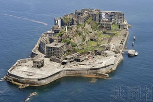 端島因外形酷似軍艦而得名。（圖源：共同社）