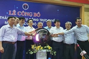 政府副總理武德膽與各領導啟動公共服務網站。（圖源：杜叉）