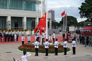 中國香港特區政府7月1日上午在灣仔金紫荊廣場舉行升旗儀式，慶祝香港回歸祖國23週年。（圖源：互聯網）