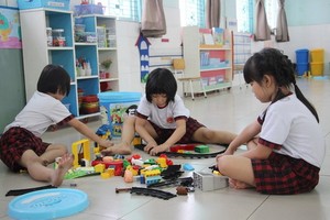 許多私立幼兒園今年不放暑假。