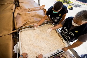 警方檢獲大量安非他命。（圖源：互聯網）