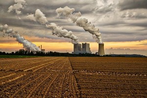 日本政府開始就2030年度底前分階段關停二氧化碳排放量多的低效煤炭火力發電站展開調整。（示意圖源：互聯網）