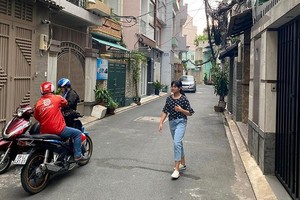 拓寬後的富潤郡第三坊162號小巷面目一新，巷道筆直寬敞、美觀明亮。（圖源：黃江）