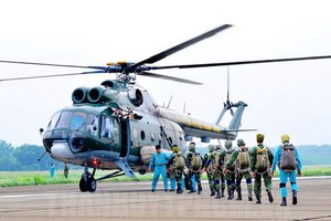 直升機空中降落訓練現場。（圖源：市黨部新聞網）