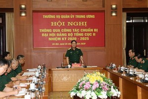 國防部長吳春歷大將（中）主持會議並發表講話。（圖源：越通社）