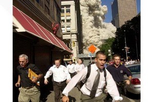 照片左一為庫珀。（圖源：互聯網）