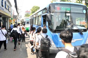 乘搭公交車有助減少空氣污染。