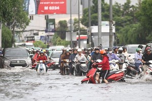 大雨後阮友景街嚴重受淹。