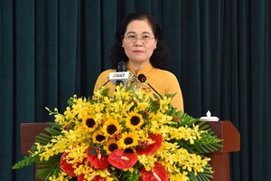 市人民議會主席阮氏麗在會上致開幕詞。（圖源：越勇）