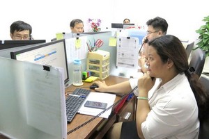 堤岸供水股份公司的熱線客服人員全天候 接受客戶的反饋。