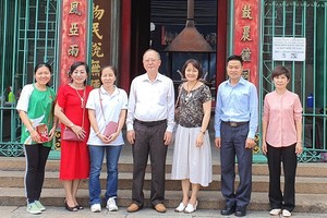 非物質文化遺產代表團在穗城會館前留影。