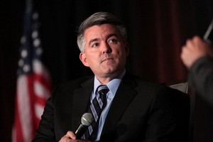 美國參議院對外委員會東亞-太平洋小組領導、科羅拉多州參議員科里‧加德納。（圖源：hppr.org）