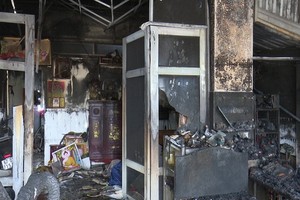 火勢熄滅後的現場一片狼藉。（圖源：明福）