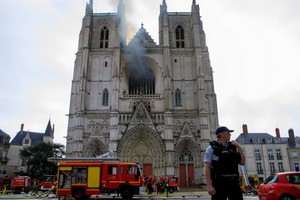 當地時間7月18日，據法新社報導，法國南特市一座哥特式大教堂發生火災。（圖源：互聯網）