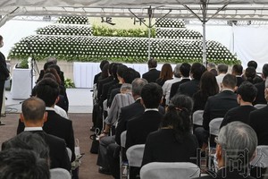 京都動畫縱火案發生一週年舉行追悼儀式。（圖源：共同社）