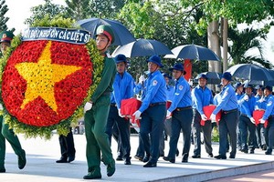 7月20日上午，99 名烈士骸骨回歸故里追悼和改葬儀式在巴達坡烈士陵園隆重舉行。（圖源：宏登）
