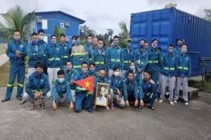 圖為滯留在赤道幾內亞的一部分工人。（圖源：N. Thành）