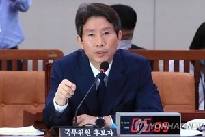 7月23日，在韓國國會，李仁榮出席外交統一委員會人事聽證會。 （圖源：韓聯社）