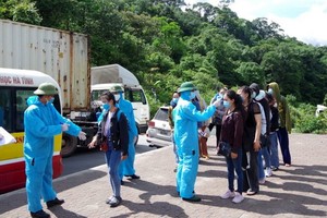 通過邊境口岸入境的公民均進行醫療檢查。（圖源：俊勇）