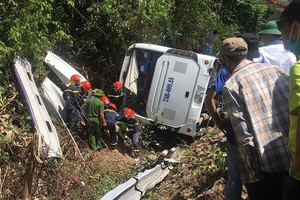 車禍發生後，救援人員趕抵現場施救。（圖源：T. Anh）