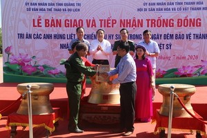 銅鼓贈送移交儀式。（圖源：維雄）