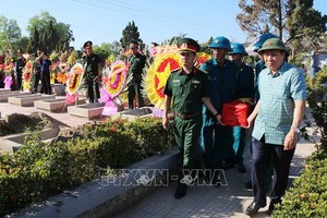 廣治省廣治市黨部和政府昨(27)日在廣治市烈士陵園隆重舉行烈士骸骨安葬儀式。（圖源：越通社）