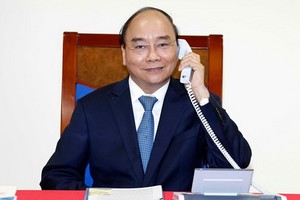 阮春福總理與歐洲委員會主席烏爾蘇拉‧馮德萊恩電談。（圖源：光孝）