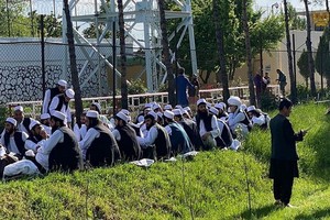 圖為塔利班在押人員。（圖源：Khaama）