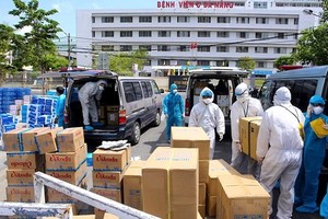 各地持續調配醫療、生活物資支援峴港抗疫一線。（圖源：秋莊）