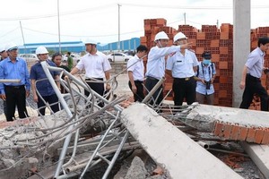 檢查團在檢查勞動事故現場。（圖源：仕宣）