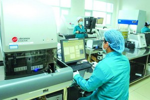 醫療單位檢測新冠病毒。（圖源：田升）