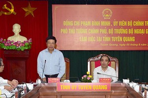 黨中央政治局委員、政府副總理、外交部長范平明（中）在會上發表講話。（圖源：海鐘）