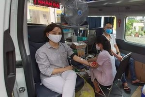 儘管新冠肺炎疫情演變複雜，當天仍吸引廣大越、華婦女參加志願捐血活動。