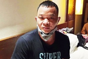 涉嫌組織外國人非法入境越南的犯罪嫌疑人Gao Liang Gu被扣押起訴。（圖源：警方提供）
