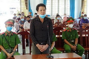 被告人阮功安在法庭上答審判員問案。（圖源：越通社）