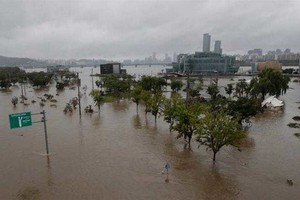 截至8月12日，韓國中部地區梅雨季已持續50天，創下“最長梅雨季”紀錄。（圖源：韓聯社）