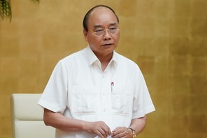 政府總理阮春福主持會議。（圖源：光孝）