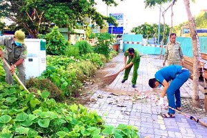 平安坊組織打掃各條街道以慶祝第二郡黨部代表大會。