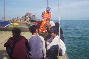 獲救的船員。（圖源：信輝）