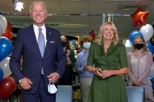 拜登與妻子吉爾在獲得正式提名時表達謝意。（圖源：AFP）