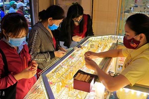 民眾購買金飾。（圖源：月兒）