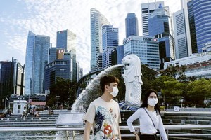 衛生部在新聞公告中說，從9月1日起，新加坡政府將允許符合條件的旅客入境後不必按照“居家通告”要求隔離14天。（示意圖源：AP）