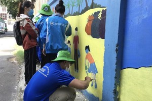 陳舊的牆壁獲得換上新衣裳。