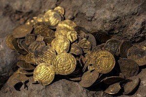 出土的純金幣。（圖源：互聯網）