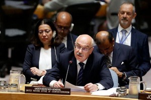 8月23日，在位於紐約的聯合國總部，聯合國負責反恐事務的副秘書長弗拉基米爾·沃龍科夫（前）在聯合國安理會發言。（圖源：新華社）