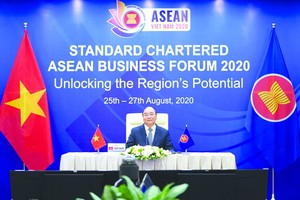 政府總理阮春福出席視像論壇。（圖源：光孝）