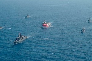 土耳其國防部當地時間26日表示，土耳其和美國當天在東地中海進行海上軍事演習。（圖源：AP）